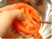 トマトの形を残す