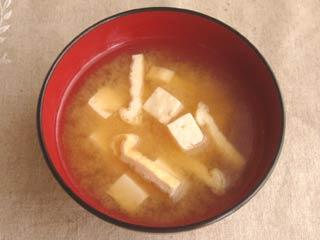 味噌汁（豆腐と油揚げ）