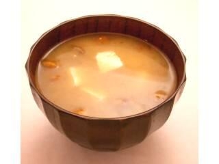 味噌汁（豆腐となめこ）