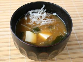 味噌汁（わかめと豆腐と寒天）